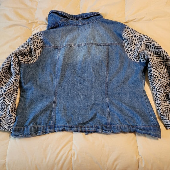 New look women's plus size 2X denim Jean jacket with polyester design on sleeves - Picture 3 of 16